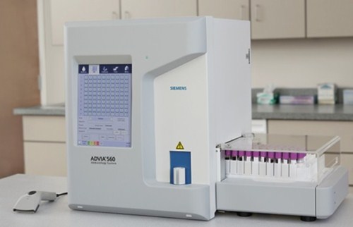 ADVIA 560